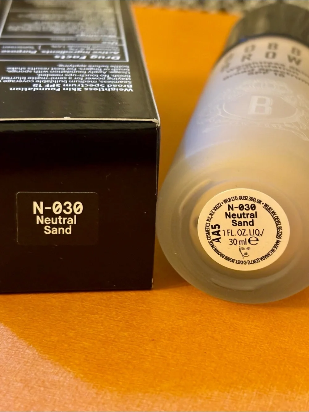 NIB Bobbi Brown Weightless Skin Foundation SPF 15 -Neutral Sand(N-030)